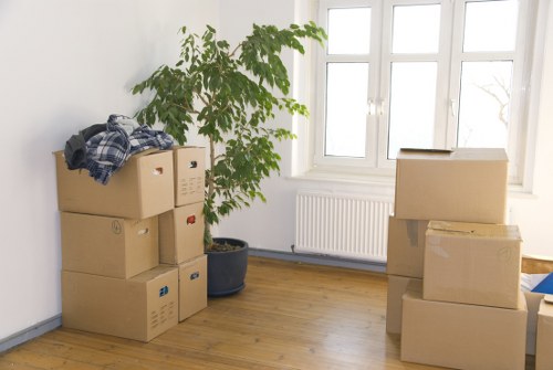 Local Wapping moving help for small home and office relocations