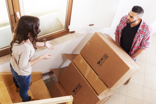 Organised unpacking service for a flat or apartment in Wapping