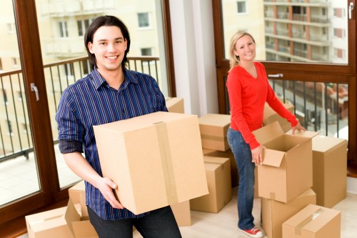 Packing service support for a Wapping apartment with access considerations